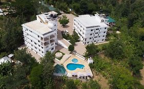 Two Mountains Lodge